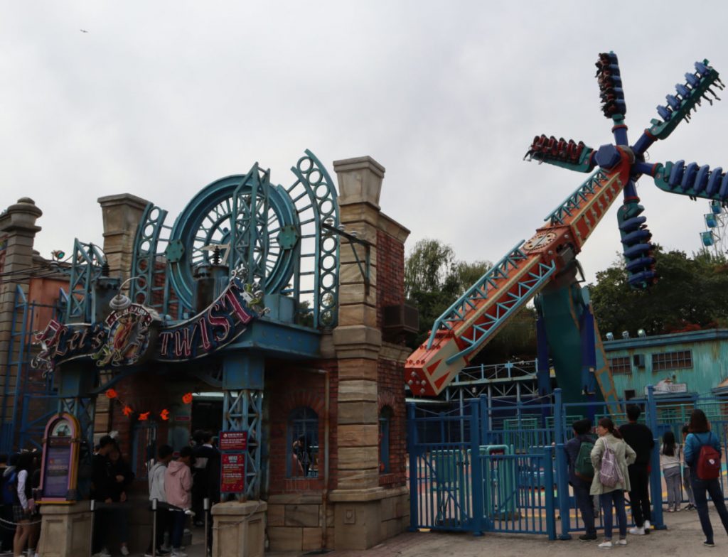 Rides at Everland Theme Park near Seoul